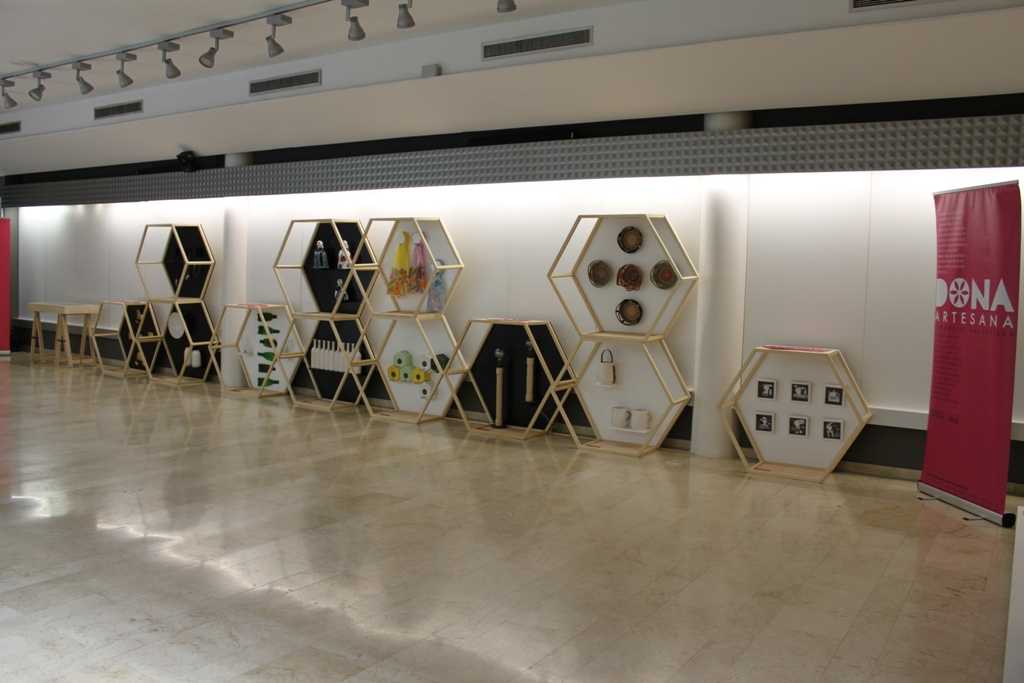 Exposición Dona Artesana