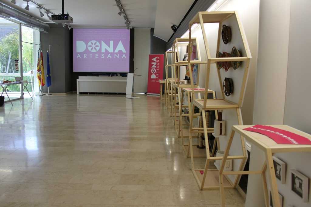 Exposición Dona Artesana