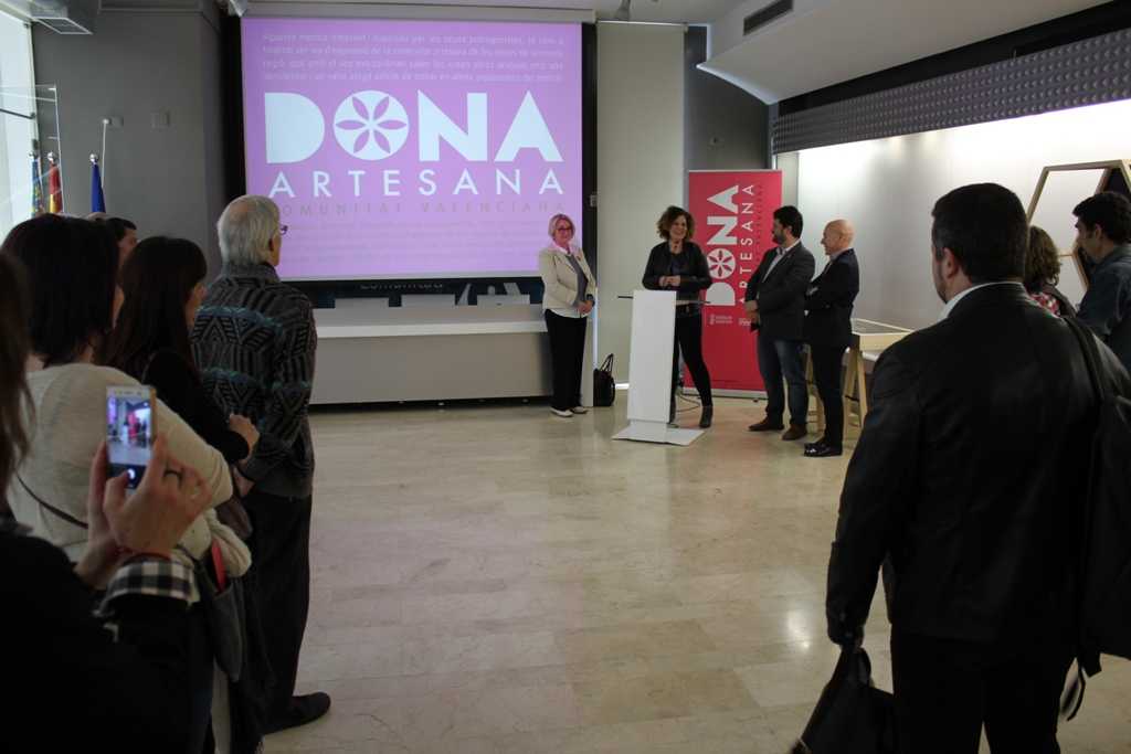 Exposición Dona Artesana